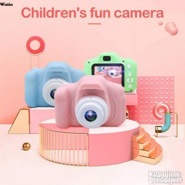 Roze i plavi digitalni fotoaparat za beleženje dečjih kadrova.