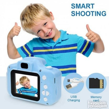 Na slici je dečji digitalni fotoaparat u roze i plavoj boji.