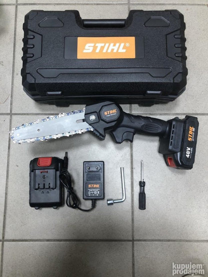 Na slici je aku testera koja dolazi uz dve baterije.
