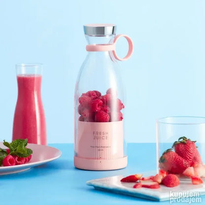 Prenosivi mini blender PRODAVANI namenjen blendiranju voća.