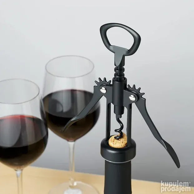 Crni metalni vadičep za vino sa krilnim mehanizmom.