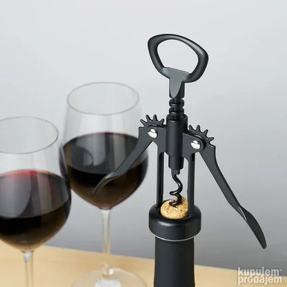 Crni metalni vadičep za vino sa krilnim mehanizmom.