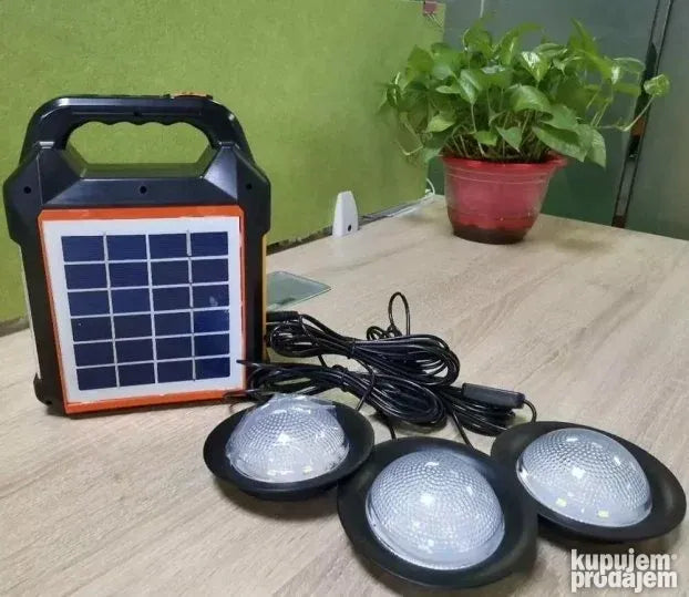 Kamping sistem sa lampama postavljenim sa obe strane.