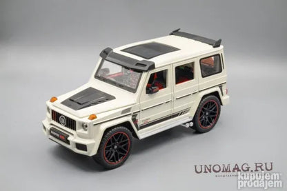 Metalni Babosi 800 prikazan sa otvorenim delovima karoserije.