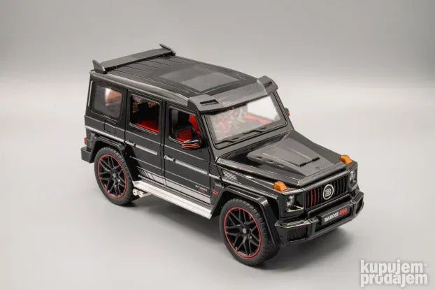 Metalni model G klase Babosi 800 sa haubom koja može da se otvori.