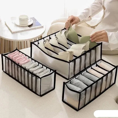 Organizer dimenzija 32 × 32 × 12 cm sa šest odvojenih pregrada.