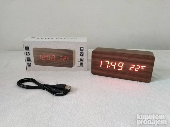 Mini drveni digitalni sat za prikaz vremena i drugih informacija.
