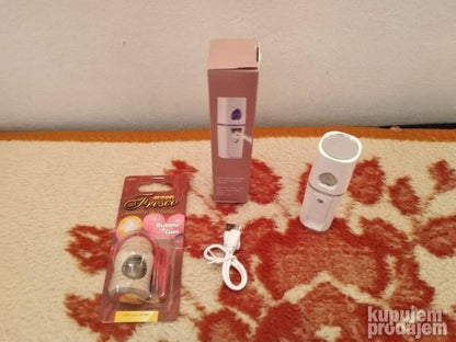 Beli mini ručni nano sprej za osvežavanje vazduha.