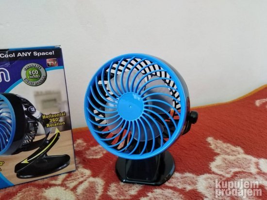 Stoni ventilator koji se okreće horizontalno i vertikalno do 360 stepeni.