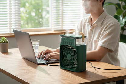 Mini Ventilator Rashladivac - na stolu u kancelariji