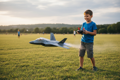 RC Fighter Jet – dete upravlja avionom