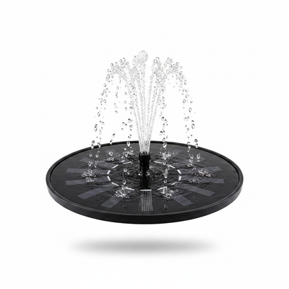 Solarna fontana pumpa na beloj pozadini – studio fotografija