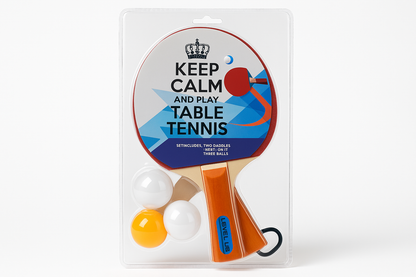 Oprema za ping pong sa reketima, mrežicom i lopticama.