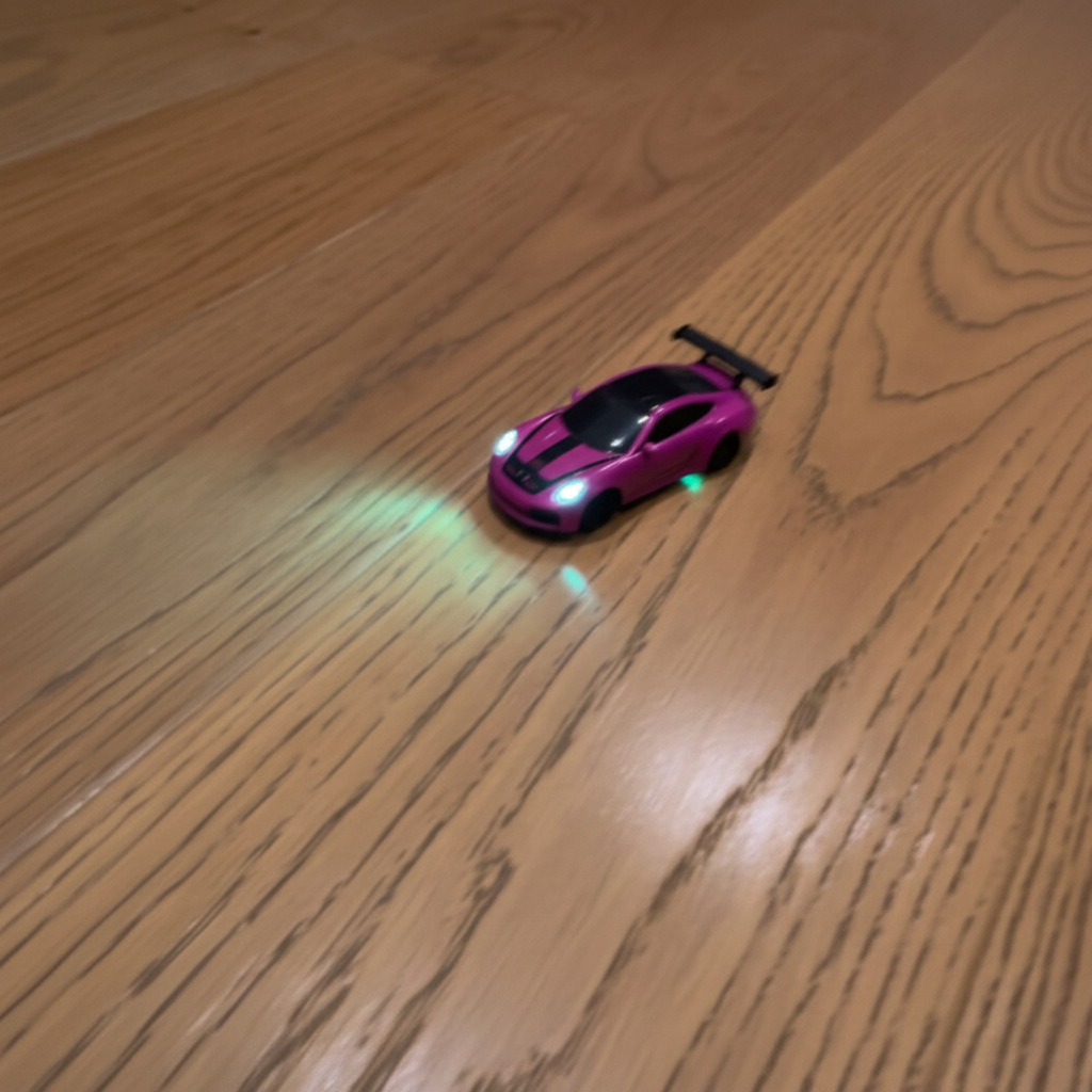 Mini RC Car drift na parketu