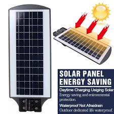 PRODAVANI LED reflektor sa solarnim napajanjem za osvetljavanje dvorišta ili ulice.