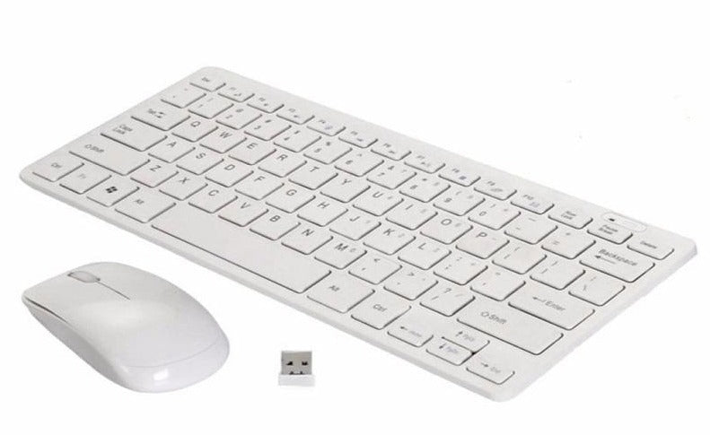 Bela mini tastatura i miš prikazani kao bežični komplet.