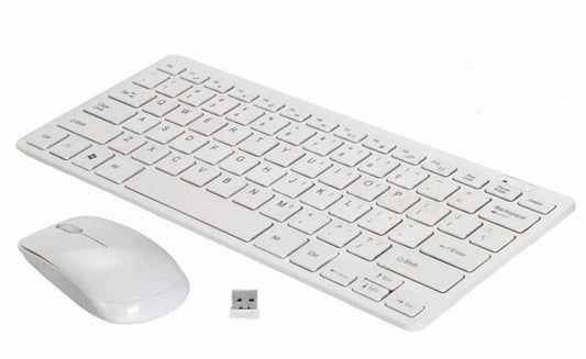 Bela mini tastatura i miš prikazani kao bežični komplet.