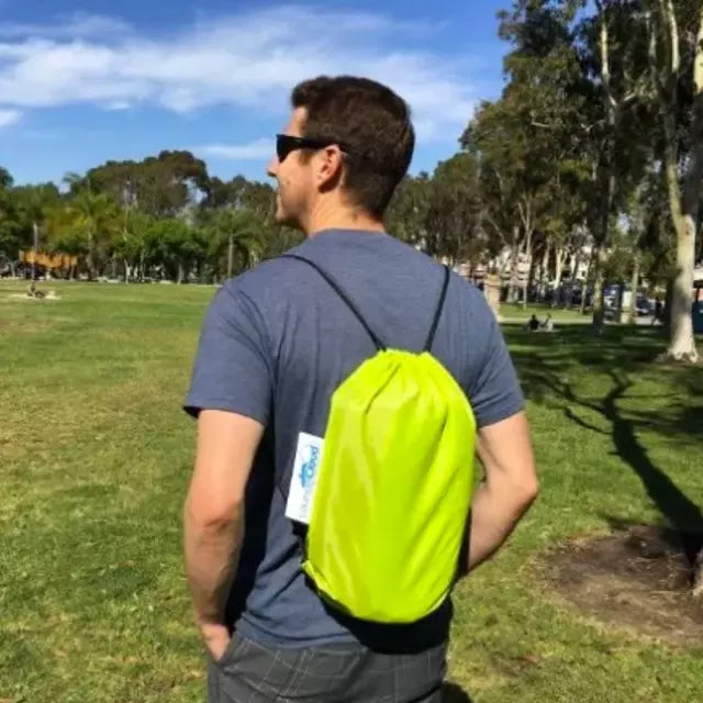 Lazy Bag ležaljka može da se sklopi i spakuje kada se ne koristi.