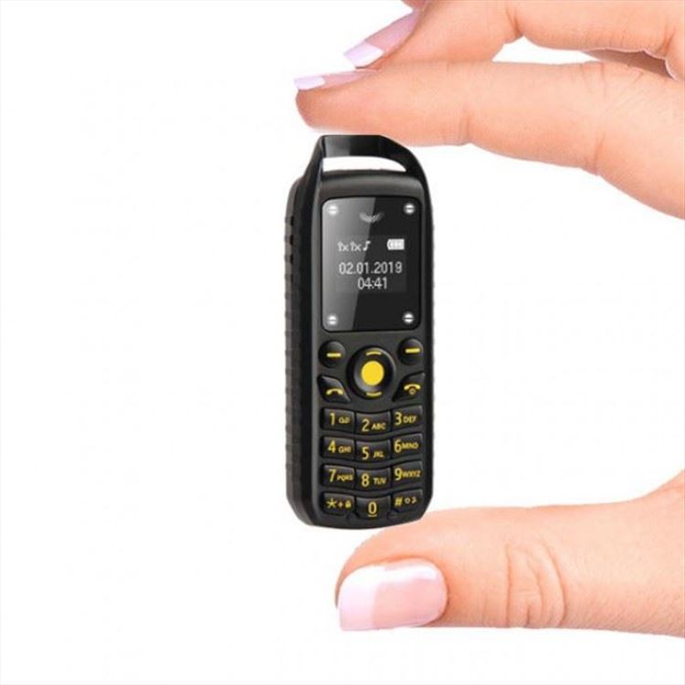 Mobilni telefon PRODAVANI predstavljen kao otključan uređaj sa podrškom za dve SIM kartice.