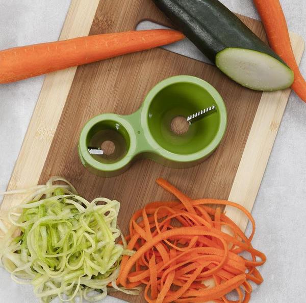 Spiralni rezač povrća namenjen je oblikovanju Julienne trakica.