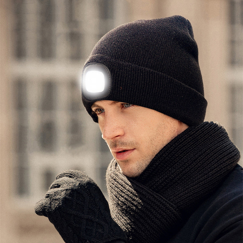 Kapa sa LED lampom i USB punjenjem.