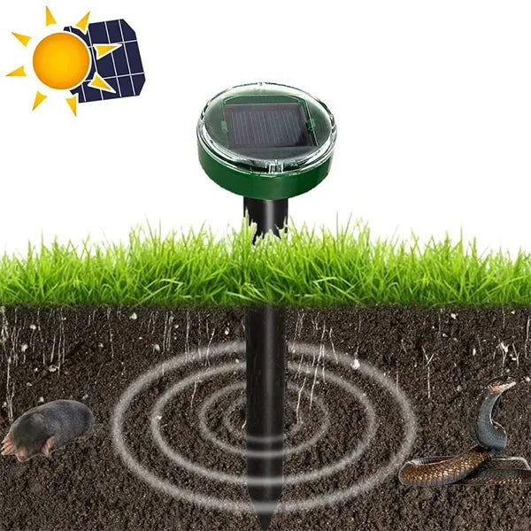 U setu su dva solarna rasterivača za životinje.